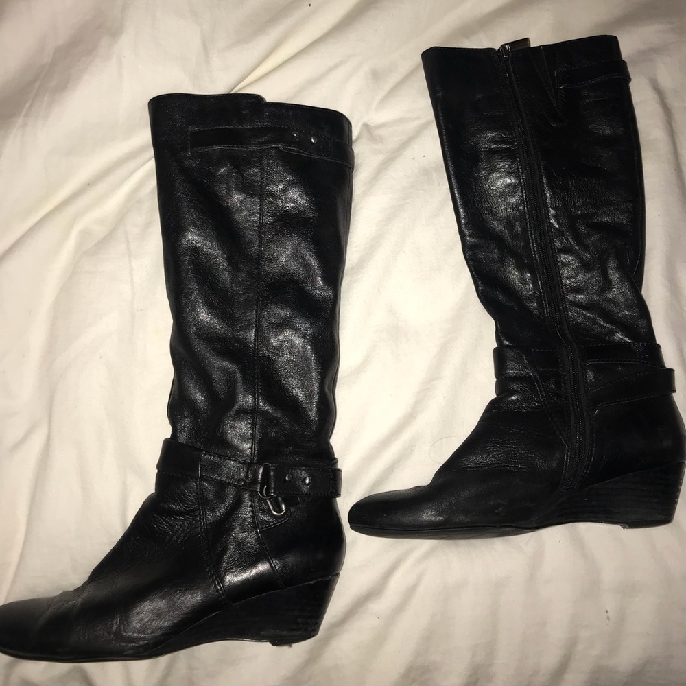 black boots - Picture 2 of 3
